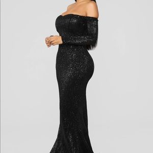 NEW WITH TAGS BLACK SEQUIN GOWN